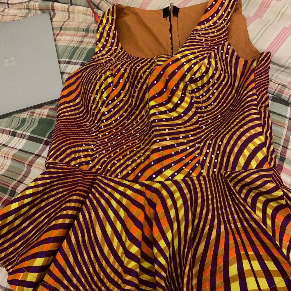 Multicolored pendulum shaped top
